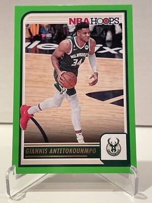 Giannis Antetokounmpo 2023 Panini Hoops Neon Green #147 Milwaukee Bucks