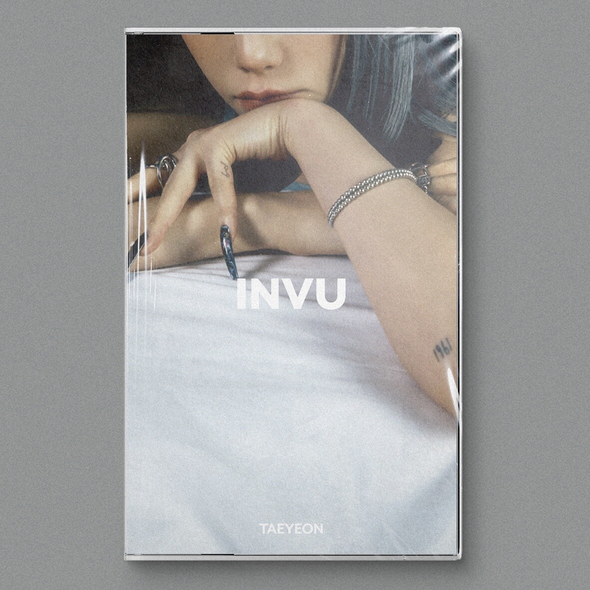K-POP TAEYEON SNSD 3rd Album INVU Limited Edition Cassette Tape