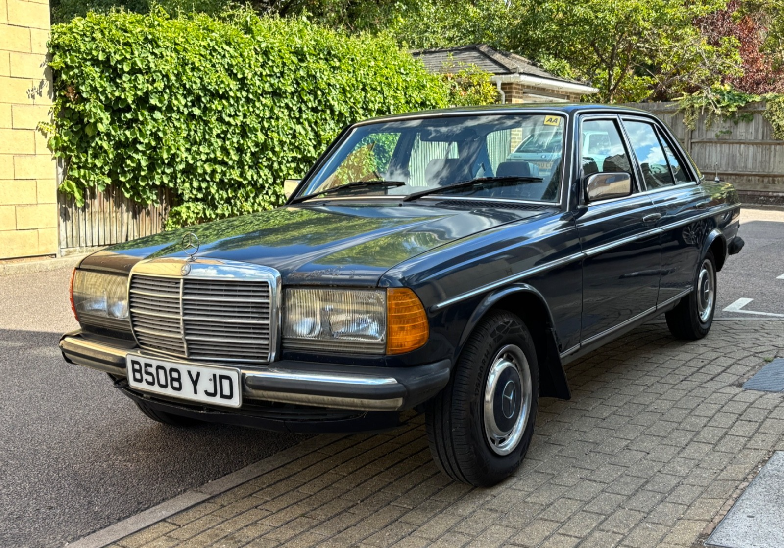 1985 Mercedes 200 (W123) Auto
