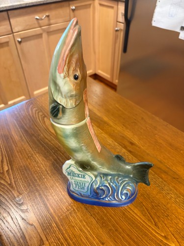 Vintage 1971 Jim Beam “The Muskie Wisconsin’s State Fish” Decanter EMPTY 14”