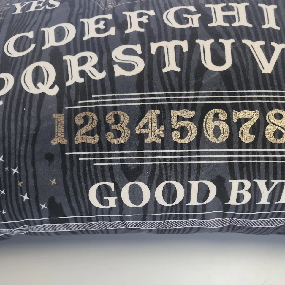 Halloween Ouija Tablero Almohada Pluma Diseñador Cynthia Rowley 30" X 16" Usado en Excelente Condición 16253 Foto 2 de 4