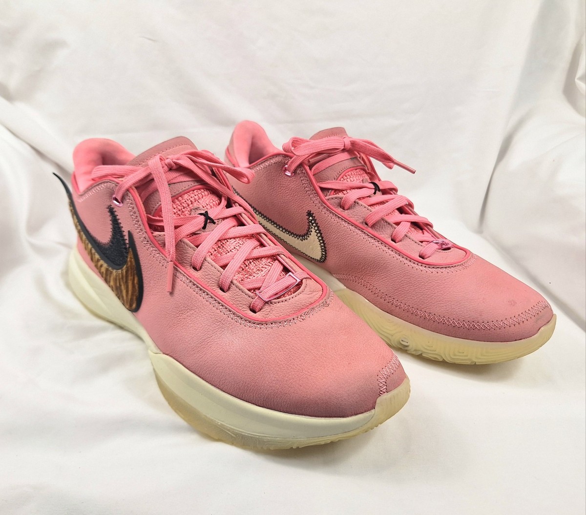 Nike LeBron 20 South Beach Pink Diamond DQ3828-900 Mens Size 13