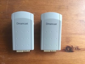 Sega Dreamcast Console 2 Controllers 2 Vibration Packs 2 Memory Units & 5 Games