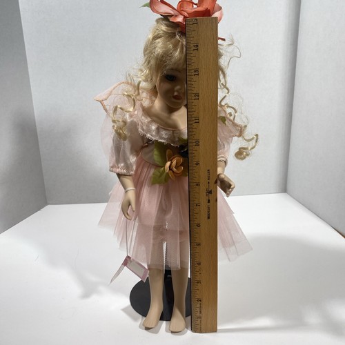 15 inch Porcelain doll named Lily, green eyes and pink flower dress - Picture 16 of 16