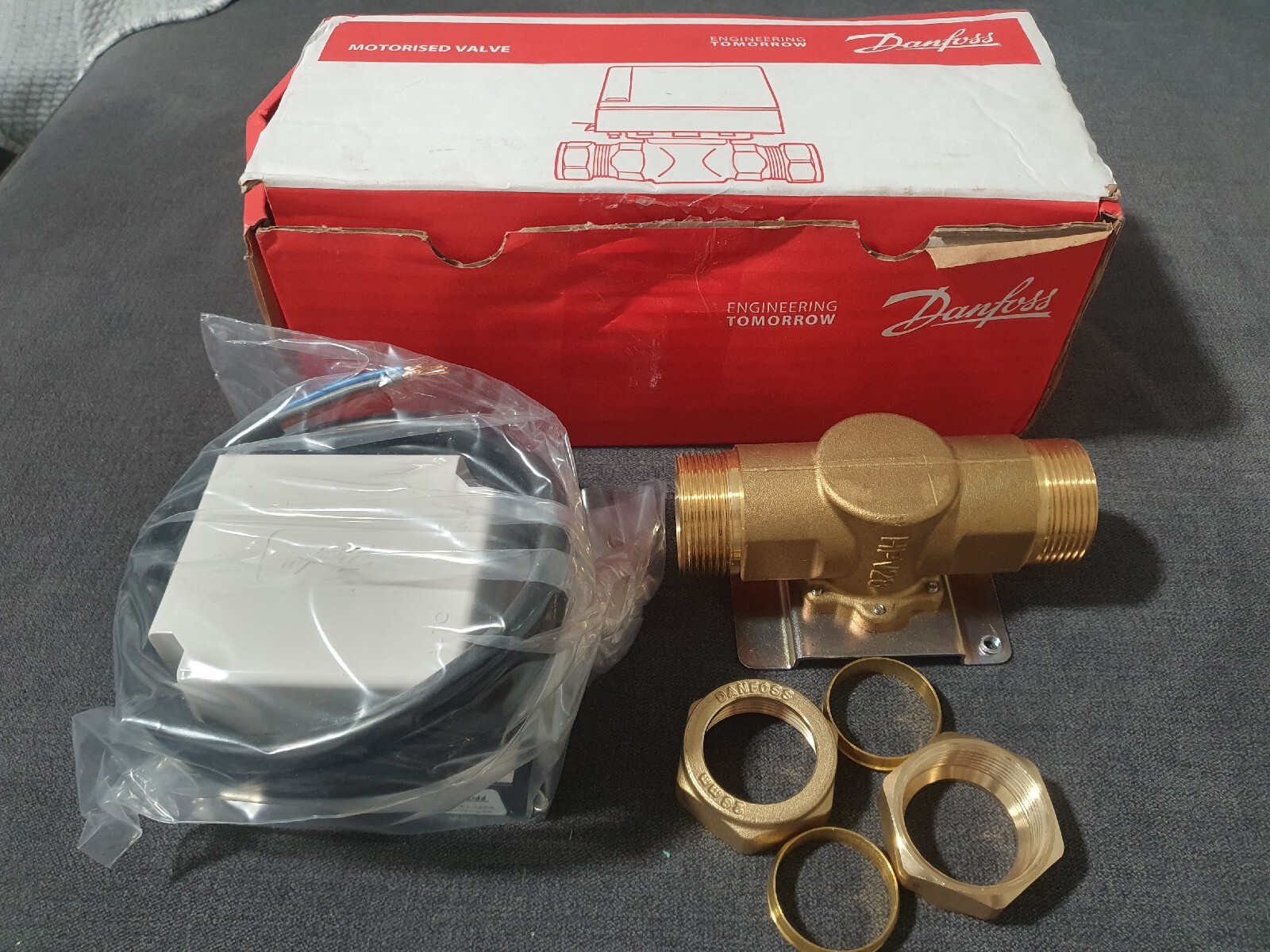 danfoss-hp28-motorised-2-port-valve-and-2-port-actuator-complete-set