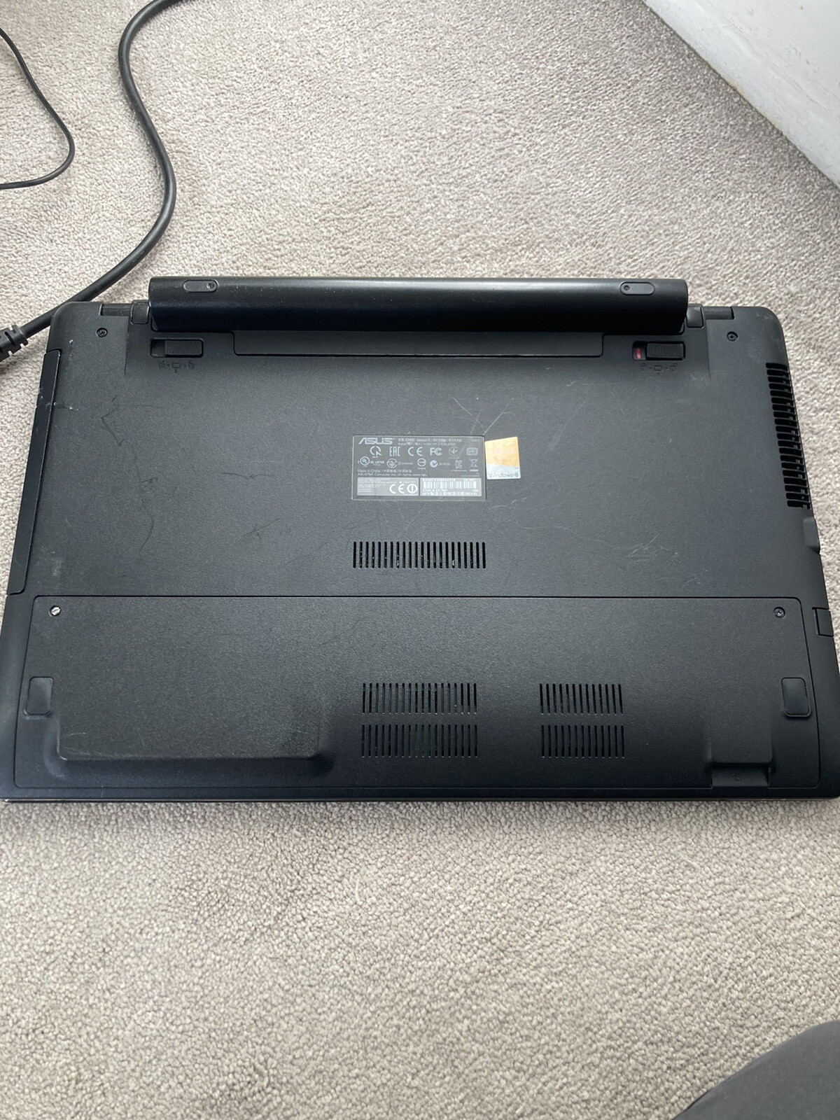 Asus Notebook Laptop X550C New Battery, 1 TB Hard Drive. Working Good