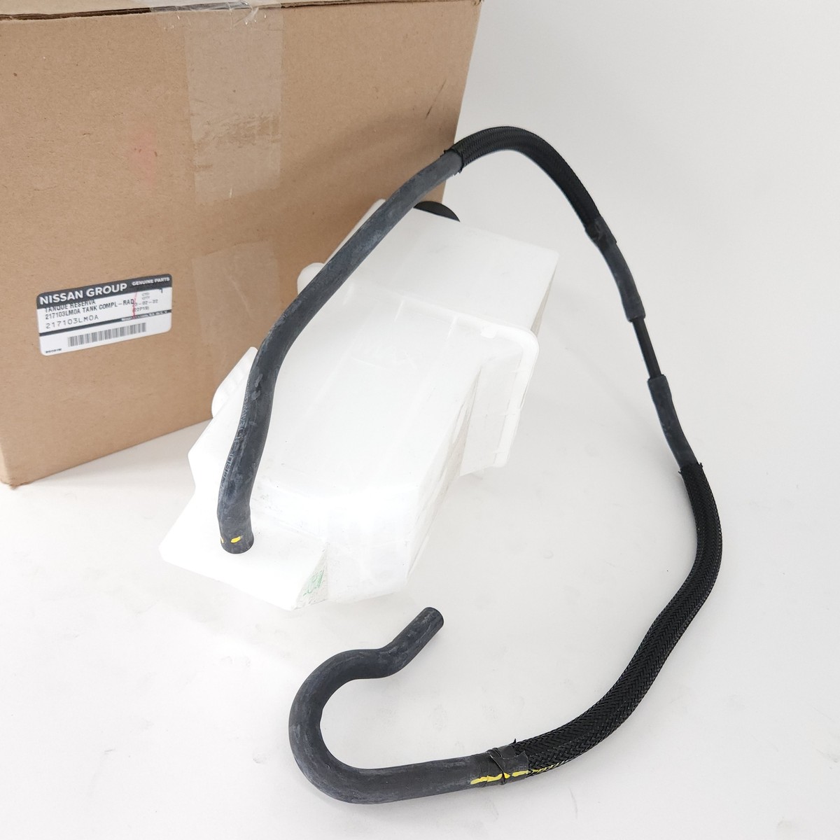 あ  wet tank Genuine OEM Nissan 21710-3LM0A Coolant Reservoir Expansion