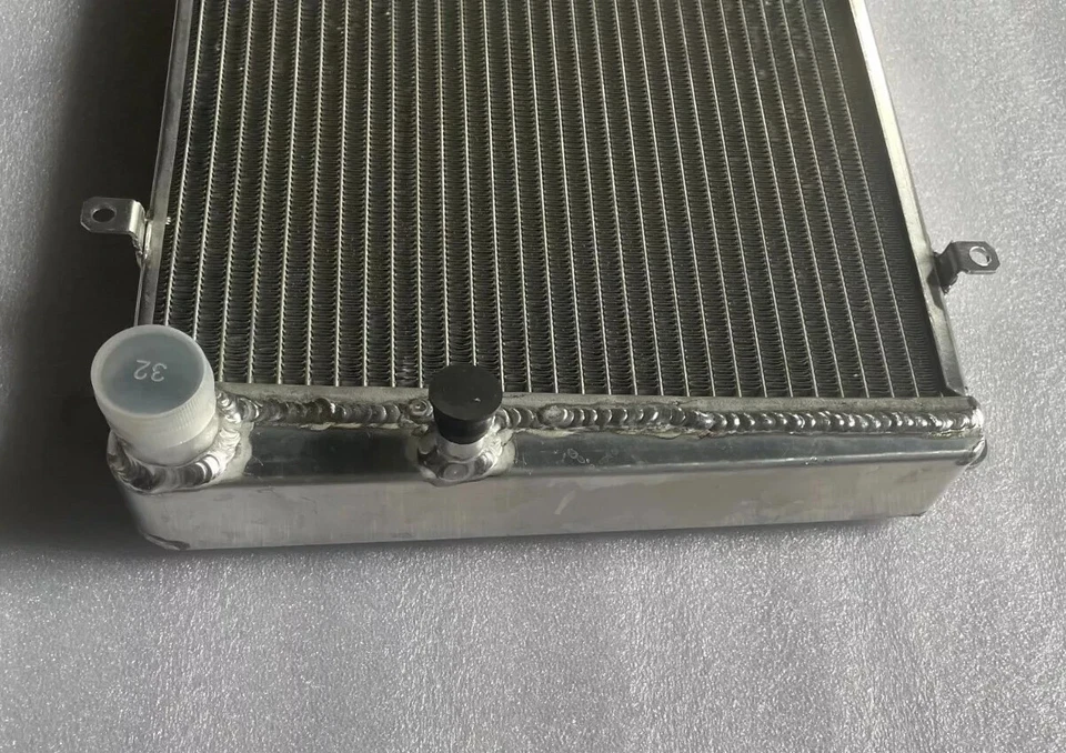 Radiador de aluminio Fit Porsche 924 2,0 L / 2,0 L Turbo 1976 - 1985 477121251A Foto 2 de 4