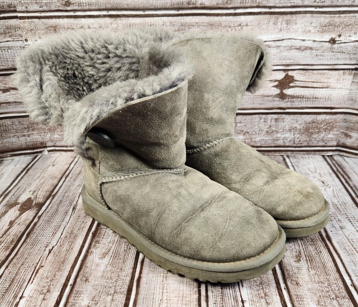 Stivali UGG Bailey Button II donna 7 corti grigio pelle scamosciata montone 5803