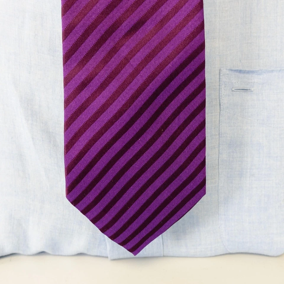 Vestido de traje tejido Oxford de gama alta de seda a rayas lisas moradas con cuello para hombre repp Foto 2 de 4