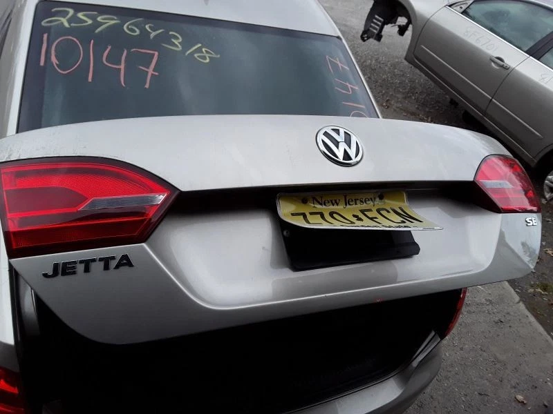 Крышка палубы Volkswagen Jetta 2011-2014 годов выпуска желтовато-коричневая пара световых вмятин - Изображение 2 из 4