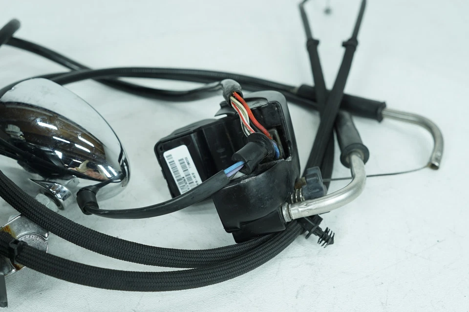 Harley Dyna Wide Glide 2016 OEM cilindro maestro de freno trasero con interruptor de apagado del motor Foto 2 de 4