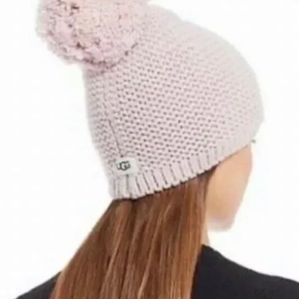 UGG Chunky Crystal Pink Knit Beanie with Pom-Pom O/S | eBay display picture 1