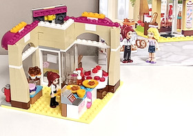 LEGO Friends 41006 DOWNTOWN BAKERY Retired 244 Parts, 2 Minifigures Complete