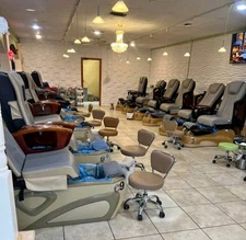 11 Pedicure Spa Chairs.. Nail Salon..