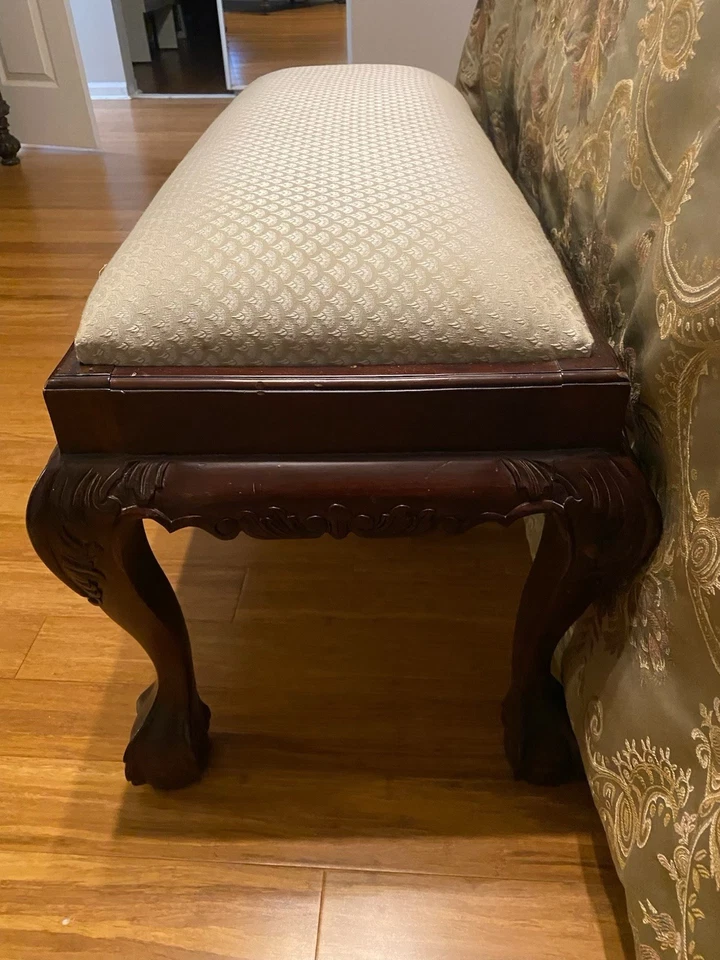 Banco tapizado de madera tallada vintage - estilo Chippendale - pies de bola y garra Foto 2 de 4