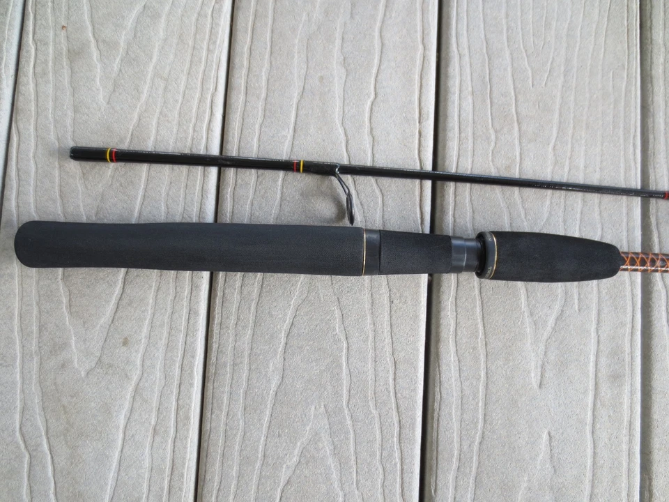 Shakespeare Ugly Stik SPL 1102, 6’0”, 2 Piece Medium Spinning Rod 6-15 Lb Line - Image 3 of 4
