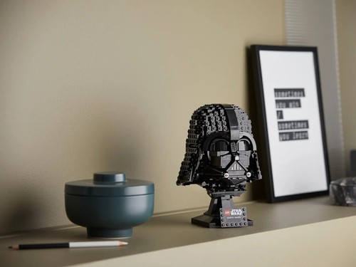 75304 LEGO Star Wars Helmet Collection Darth Vader Helmet - Picture 8 of 9