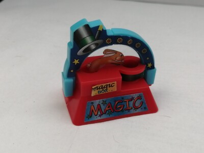 Ü-Ei Spielzeug Sockel rot Motiv Hase aus der Serie Magic Machine 2003 Ferrero