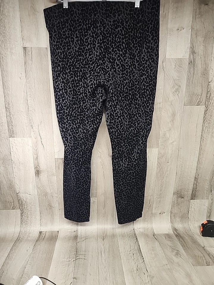 Pantalones para mujer Old Navy Stevie tiro alto negro estampado de leopardo terciopelo XL Foto 2 de 4