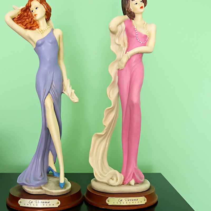 La Verona Collection Painted Resin Women Figurines 2-Pack w/ Wooden Bases