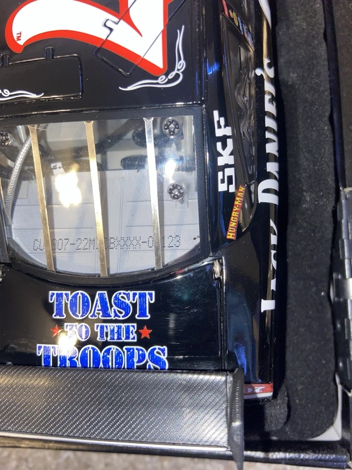 Clint Bowyer #07 Jack Daniels Salute The Troops 2008 1/24 NASCAR Diecast ELITE - Image 3 of 4