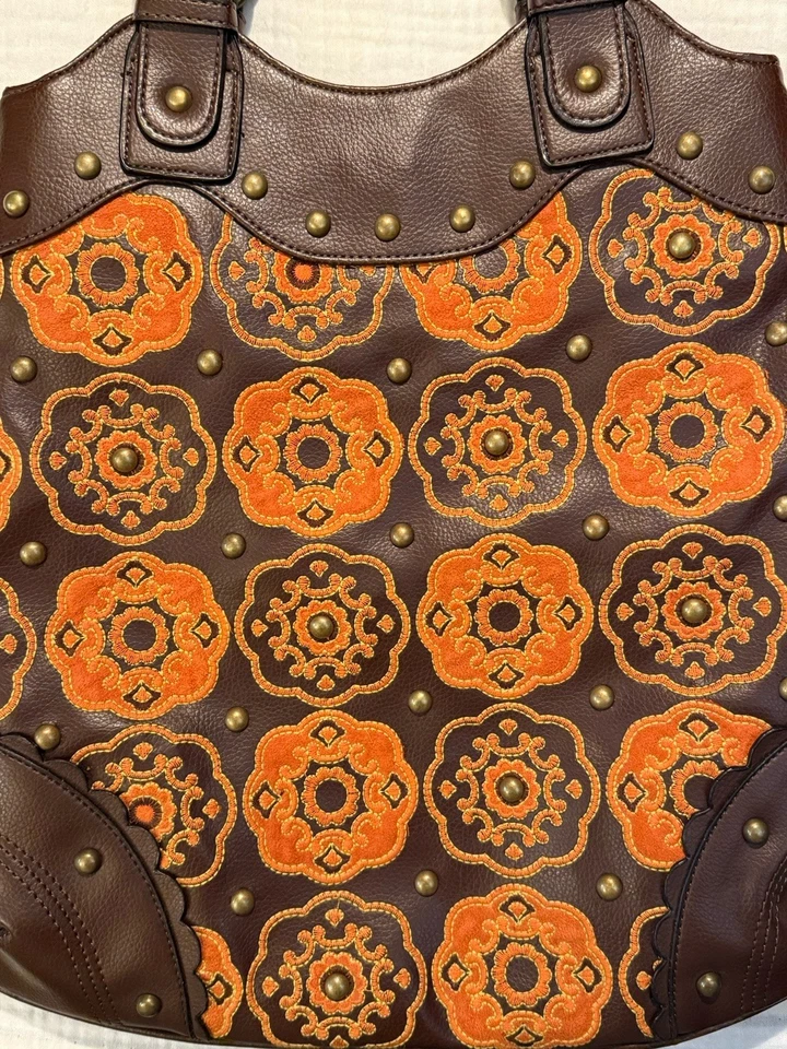 Bolso de Hombro New York & Company Marrón Naranja Boho Bordado Tachonado Foto 4 de 4