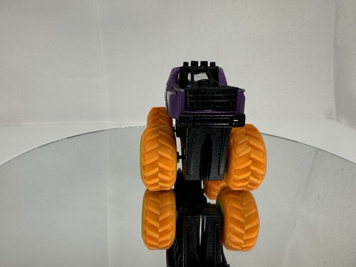 Maisto 1992-1996 Ford F-Series Stepside Pickup 4x4 Monster Truck 1/64 Scale - Picture 4 of 12