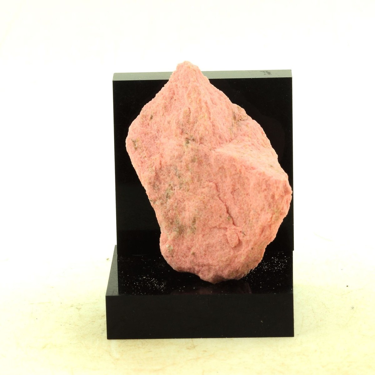 stones And Minerals. Thulite. 228.50 Ct. Otta River, Lom stones And Minerals. Thulite. 228.50 Ct. Otta River, Lom