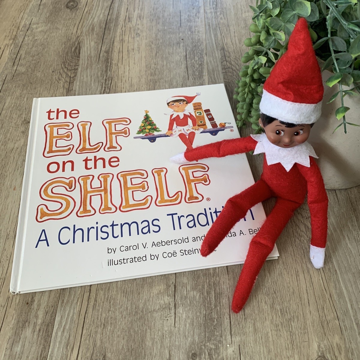Elf On The Shelf Christmas Tradition BROWN Eyed girl Doll DARK SKIN Girl  Book