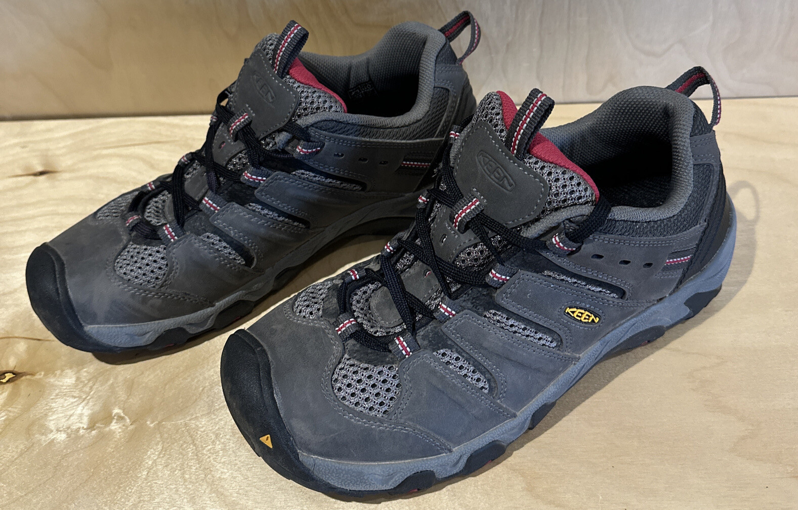 Scarpe da trekking Keen da donna 9 grigie trail top basso stringate con maglia