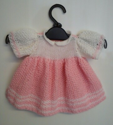 V001. Hübsches handgestricktes großes Puppen- oder mittelgroßes Teddykleid rosa weiß Reborn Neu