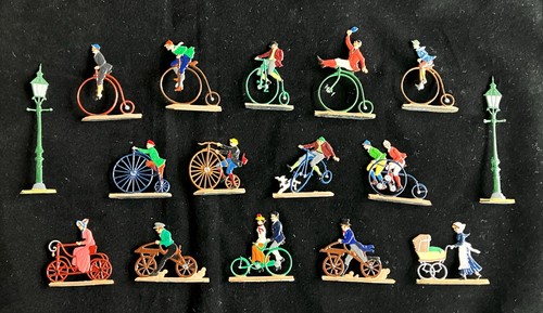 14 BERLINER ZINNFIGUTREN 30MM TIN FLAT HISTORICAL BICYCLISTS & 2 LAMPPOSTS - Picture 2 of 10