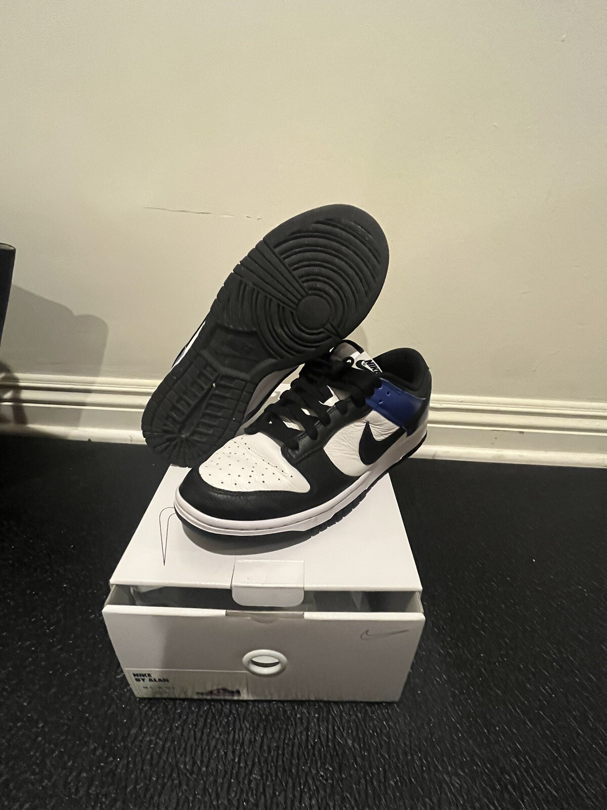 nike dunk low black and white size 9