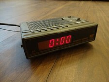 ICeS ET 211 - RADIOWECKER - UHRENRADIO UHR RADIO VINTAGE 70er JAHRE RADIO