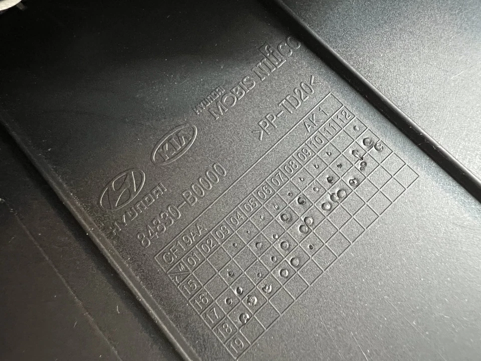 Kia Forte Forte5 2017-2018 montaje de panel cubierta de panel OEM 84830-B0000 Foto 3 de 4