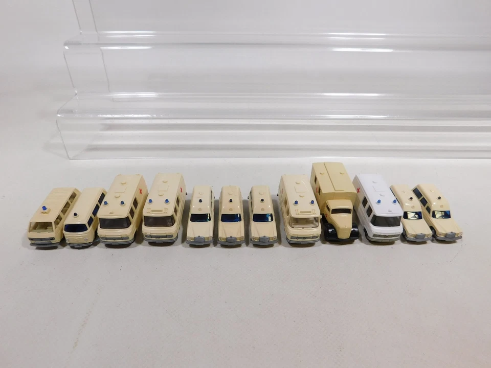 12x wiking H0 1:87 Ambulance etc: VW + MB+ Opel VG Mint #DD974-0, 5 - Image 4 of 4