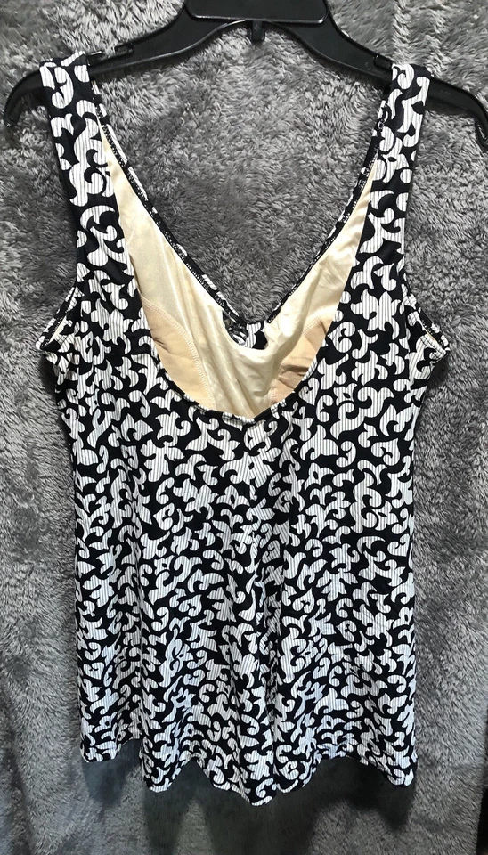 It Figures Size 24 Black White One Piece Skirted Bathing Swim Suit - Image 2 of 2