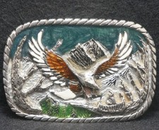 XD11162 VINTAGE 1989 BALD EAGLE FLYING BIRD ANIMAL NATURE ARTWORK BELT BUCKLE