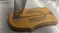 e : Coupe-pain ancien – objet de collection en bois sculpté