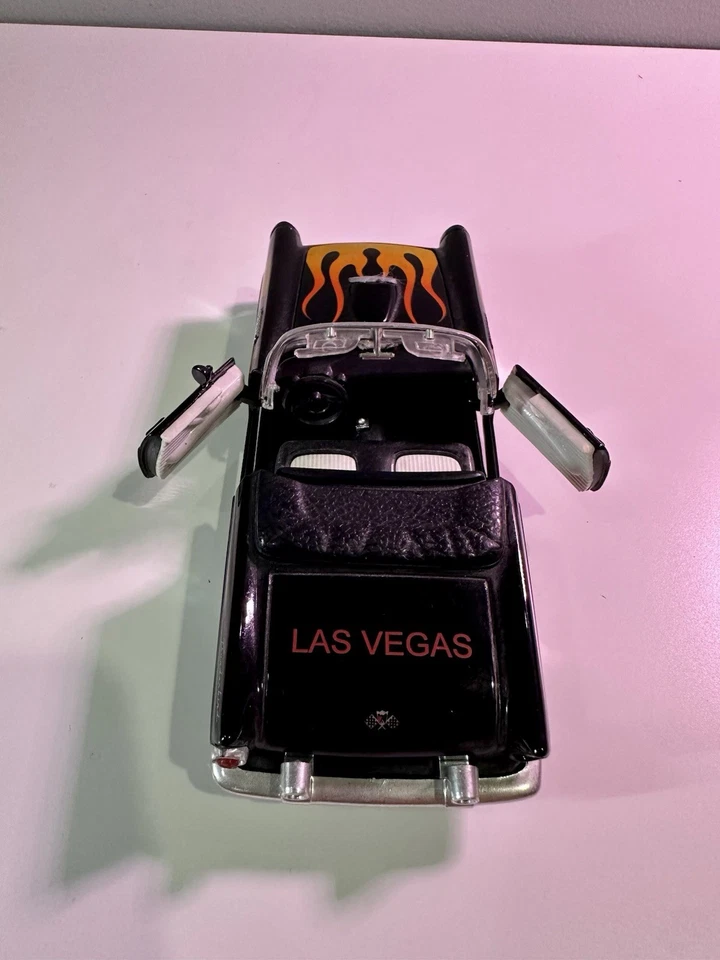 Chevy Custom 1955 con llamas escala 1/25 fundido a presión valor real 2009 por Auto World Foto 3 de 4