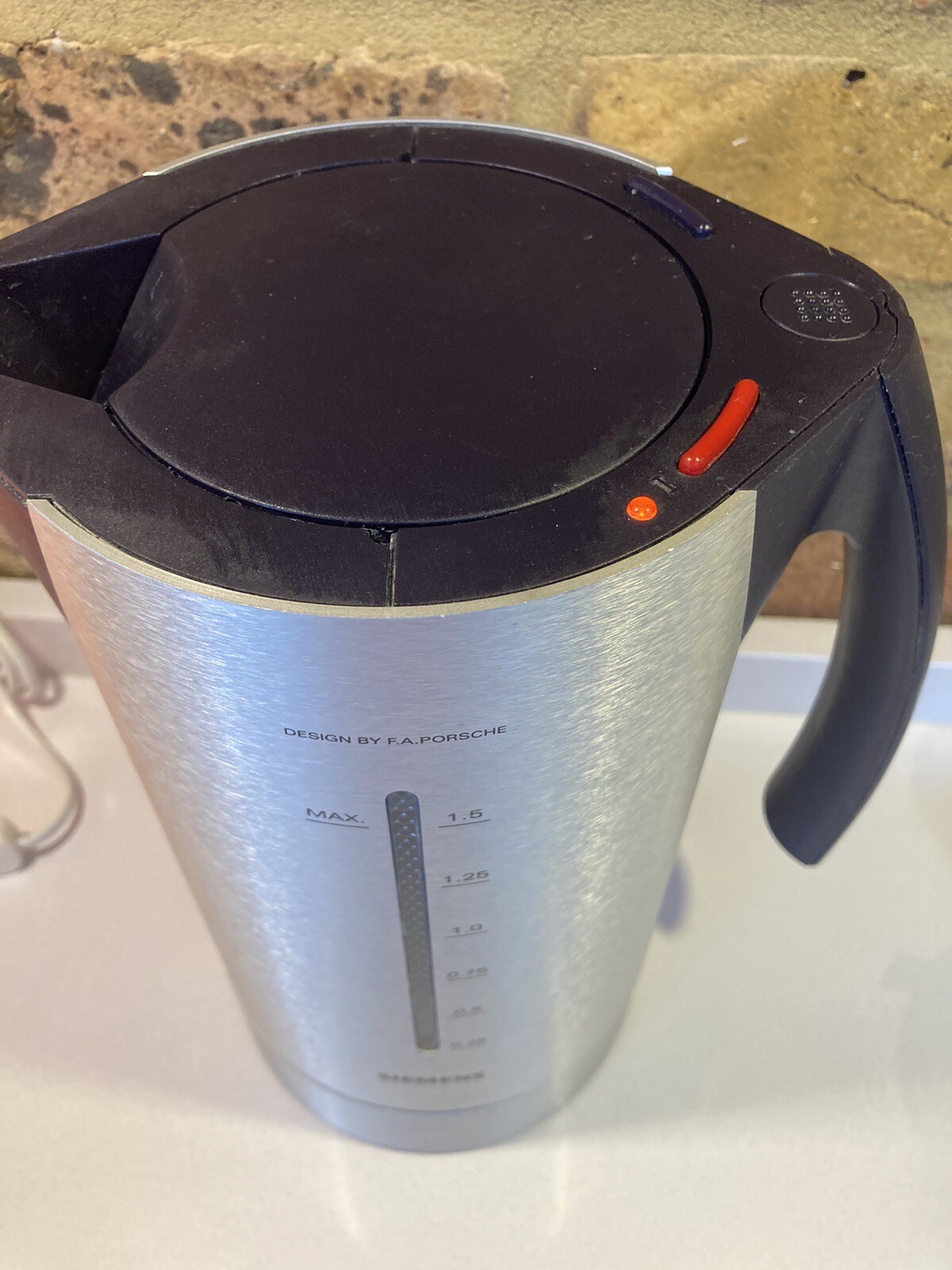 Porsche Design Siemens kettle cordless TW 91100 Works Perfectly! Yes