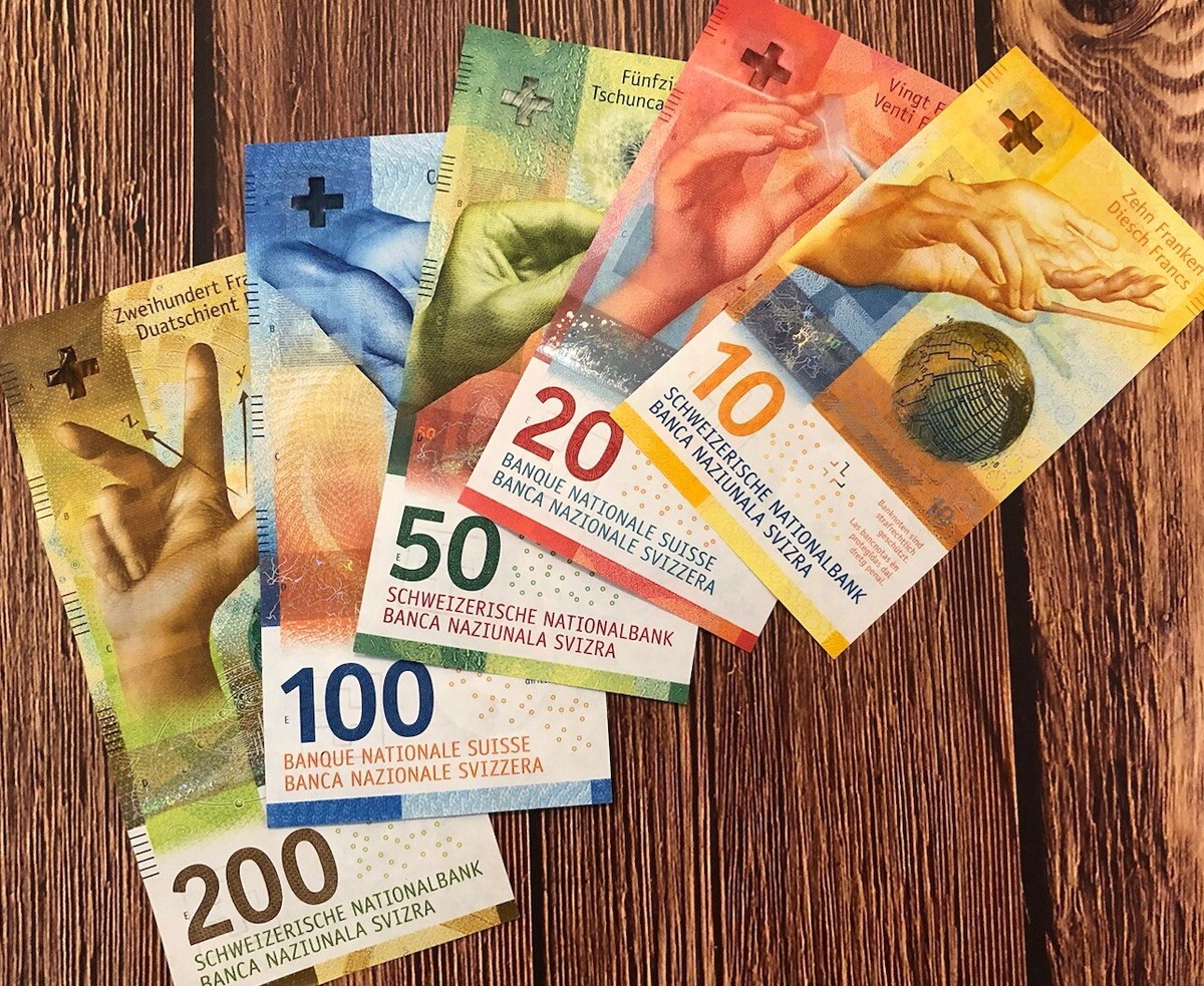 Swiss Franc Banknotes. Set Of 10+20+50+100+200 Switzerland Francs