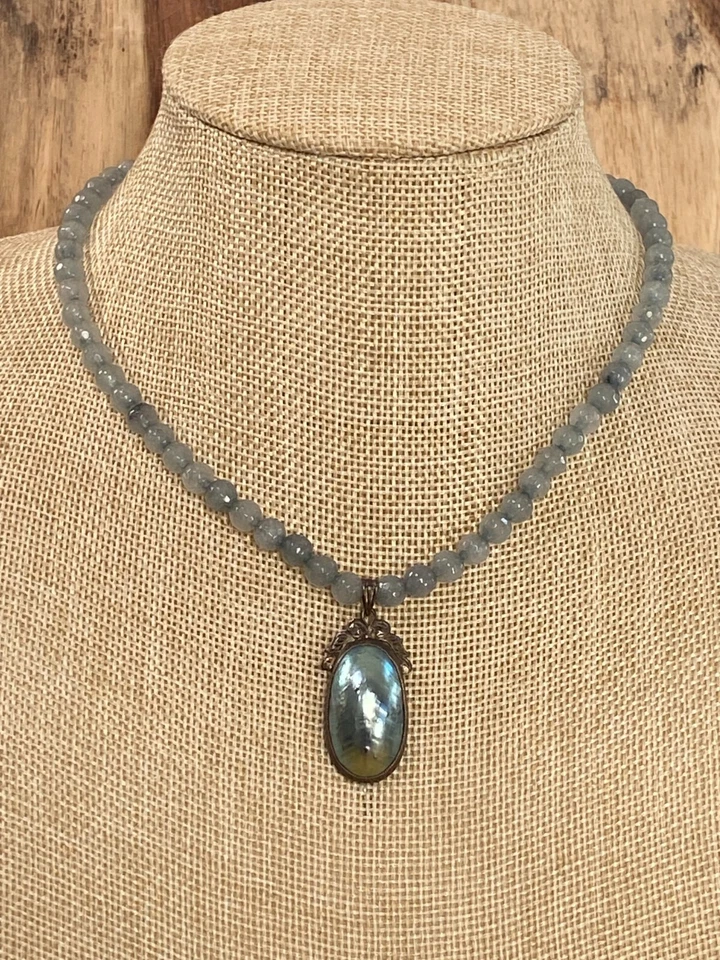 Collar de cuarzo azul con plata y raro colgante de madreperla azul vintage Foto 3 de 4