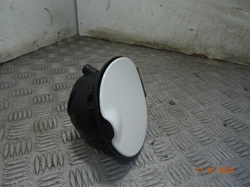 2017 FORD TRANSIT COURIER TREND 1.5 TDCI MK1 P-V MANUAL FUEL FILLER FLAP *5896 - Image 2 of 4