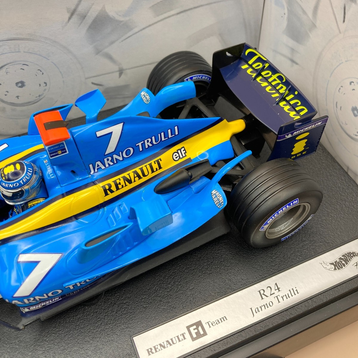 アロンソ　R23 ルノー　1/18 タバコ仕様　初優勝 アロンソ R23 ルノー 1/18 タバコ仕様 初優勝｜Yahoo!フリマ（旧