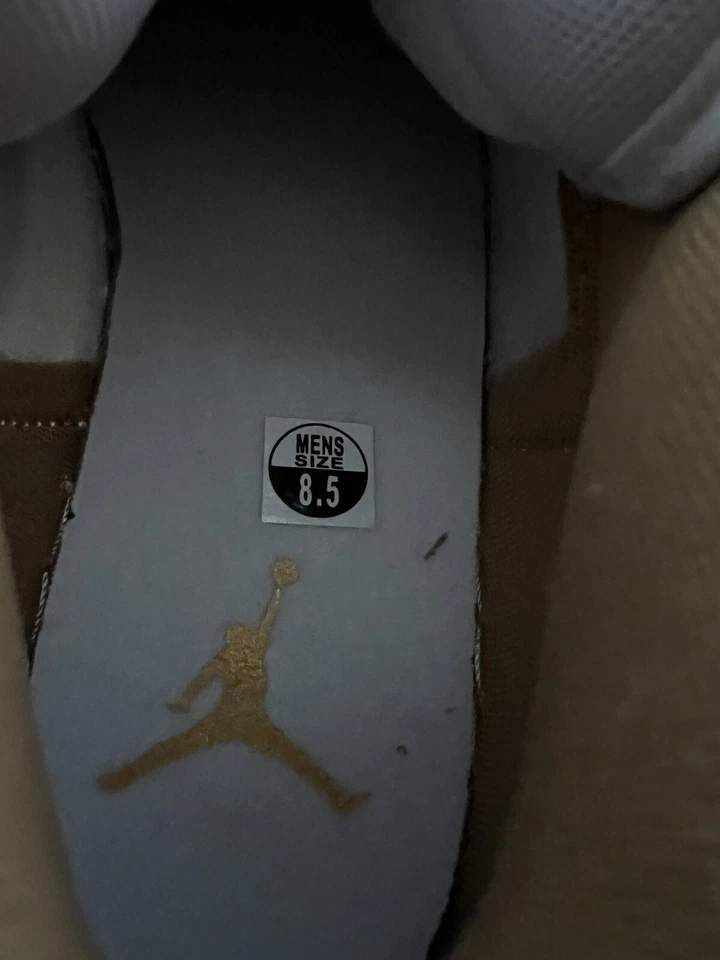 Talla 8.5 - Jordan 1 Phat Blanco Metálico Dorado Foto 3 de 4