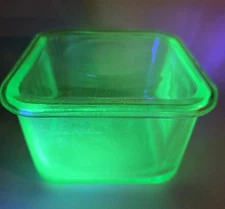 Anchor Hocking Uranium Glass Thorn & Thistle Refrigerator Dish c1930s USA 6x6x4"