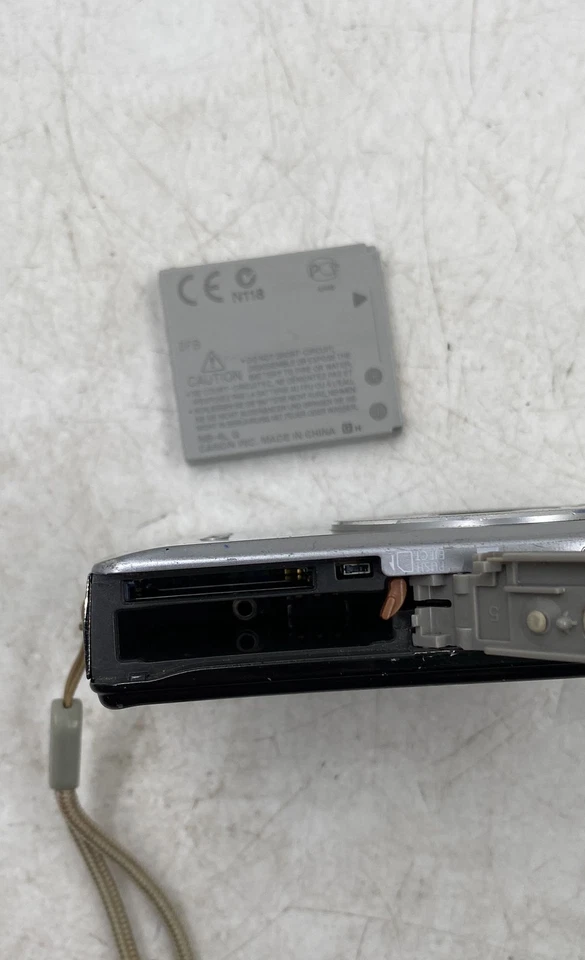 Canon PowerShot SD630 6 Mega Pixel ELPH Digital Camera And Waterproof Case - Image 3 of 4