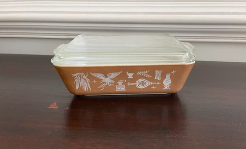 Vintage Pyrex Americana Brown 1 1/2 qt Refrigerator Casserole Dish 0503 w/ lid.